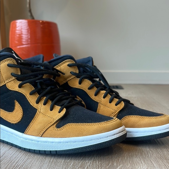 Jordan Black and Tan Sneakers Classic High-Top Design - Picture 2 of 5